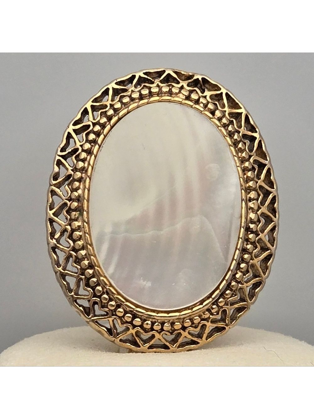 Oval Brooch w/ Genuine Shell & Heart Gold Tone Frame 1.25” Vintage